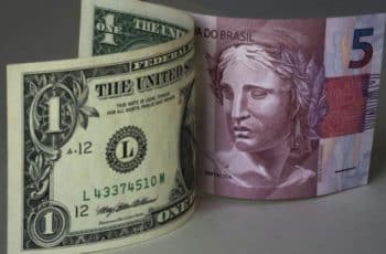 Dólar fecha estável a R$ 4,99 na expectativa de negociações de paz no Oriente Médio
