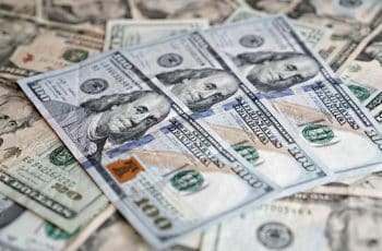 Dólar fecha em queda, a R$ 5,14, com guerra no Oriente Médio