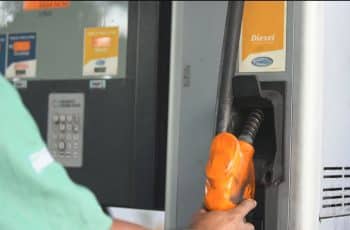 Preço do barril de petróleo cai para o menor valor em mais de um mês