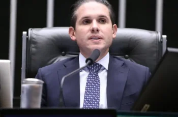 Hugo Motta defende derrubada de veto de Lula a projeto que reduz penas de condenados por ataques de 8 de janeiro 4 O recado de Hugo Motta ao governo Lula e ao STF sobre a revisão de penas de golpistas