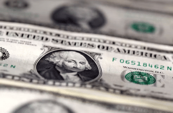 Dólar cai abaixo de R$ 5 com tensões entre Estados Unidos e Irã