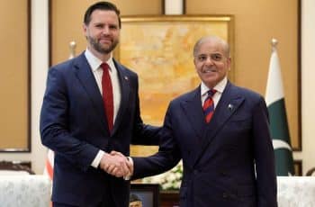 EUA e Irã iniciam negociações diretas em Islamabad com delegações lideradas por Vance