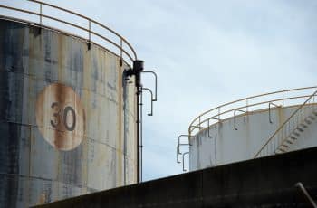 Petróleo cai e paz é considerada possível, mas oscilações devem continuar