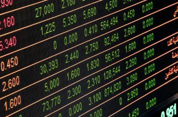 Ibovespa fecha em alta; dólar sobe a R$ 5,15