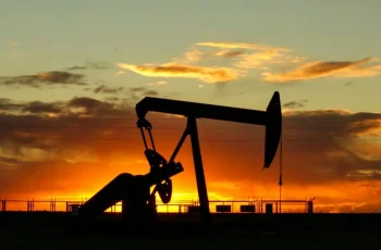 Petróleo encerra abaixo de US$ 100 em meio a incertezas sobre conflitos no Oriente Médio 2 preco-petroleo-em-alta-confira-a-cotacao-do-barril-de-petroleo-tvt-news