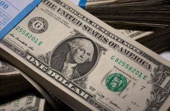 Dólar à vista amplia queda após ‘payroll’, apesar de dúvidas sobre cessar-fogo entre EUA e Irã | Finanças