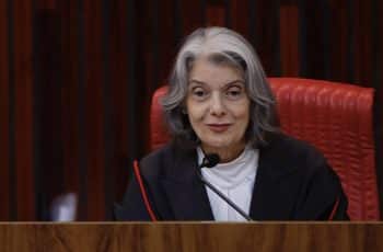Cármen Lúcia critica falta de paridade no STF e destaca desafios da Justiça eleitoral brasileira 1 Cármen: Mulher no STF levaria 18 anos para presidir o TSE - 07/05/2026 - Brasília Hoje