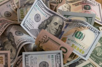 Real opera estável contra o dólar comercial brasileiro e fecha pregão a R$4,99, com leve recuo – Mix Vale