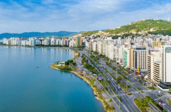 Previsão do tempo em Florianópolis: Alternância entre chuva e sol de 4 a 10 de maio, com temperaturas de 10°C a 28°C 2 Semana em Florianópolis varia de chuva a calor e frio intenso