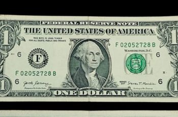 Dólar avança 0,55% e fecha a R$ 5,028 2 Dólar fecha em alta, a R$ 5,02, e Bolsa acumula maior série de perdas semanais desde 2018