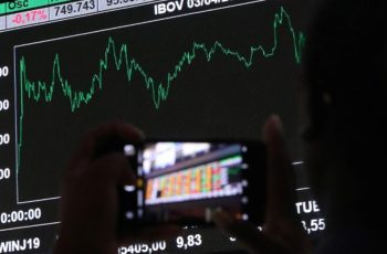 Ibovespa fecha em queda de 0,81%, a 176.209,61 pontos, ampliando sequência de perdas semanais para seis. 8 Índice de referência do mercado acionário, Ibovespa fecha em queda