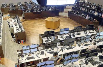 Ibovespa recua 0,39% e fecha a 175.063,41 pontos, pressionado por ações da Petrobras 8 Ibovespa recua após sessão marcada por volatilidade