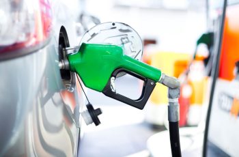 Petróleo tipo Brent atinge US$ 120, elevando preço do diesel em até 65% no mercado internacional 2 Distribuidoras evitam apagão logístico - Estadão