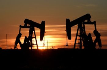 Petróleo Brent fecha em queda de 4,03%, a US$ 79,35 o barril, abaixo de US$ 80 pela primeira vez desde janeiro 5 Petróleo fecha em baixa com temores sobre economia global e China