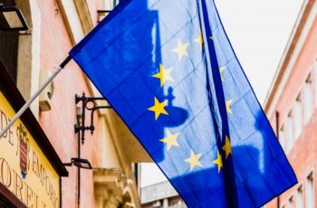 Euro recua 0,59% e é cotado a R$ 5,047 nesta segunda-feira 7 Euro: moeda segue em queda nesta segunda; Stoxx 600 fecha em baixa
