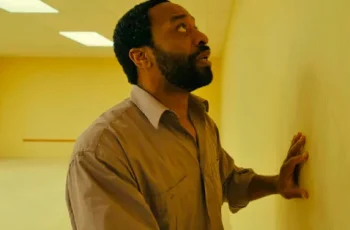 Backrooms: Crítica e Recepção da Nova Obra de Kane Parsons 4 Backrooms First Reviews: An Unsettling, Atmospheric Freakout That Will Dismantle Your Sense of Reality