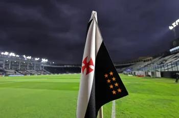 Vasco e Atlético-MG se enfrentam em São Januário pela 18ª rodada do Campeonato Brasileiro Série A antes da pausa para a Copa do Mundo 7 Vasco x Atlético-MG no Brasileirão: onde assistir ao vivo, horário e escalações