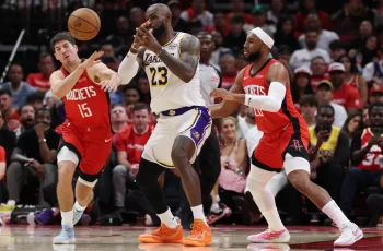 Lakers enfrentam derrota por 115-96 e ejeção de Deandre Ayton em Game 4 contra os Rockets, série volta a Los Angeles para Game 5 9 LeBron James and Lakers not comfortable with 3-1 series lead – Orange County Register