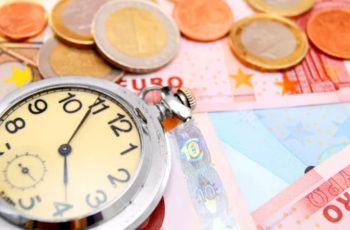 Dólar encerra em alta a 154,83 ienes, enquanto euro se mantém estável a US$ 1,0655 e libra recua a US$ 1,2354. 3 Moedas globais: dólar fecha em alta e bate recorde de máxima ante iene