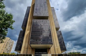 IBC-Br cai 0,7% em março, aponta Banco Central 5 Na imagem, a fachada do Banco Central, em Brasília