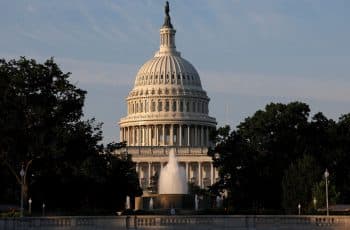 Bitcoin atinge US$ 82 mil após avanço regulatório nos EUA