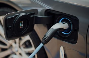Petróleo enfrenta alta de preços, mas Brasil mantém subsídios que distorcem o mercado energético 2 Carro Elétrico infra
