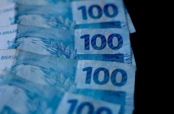 Taxas de juros recuam com queda do petróleo enquanto mercado avalia Copom
