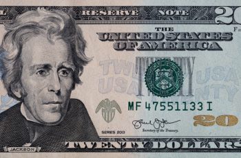Dólar fecha em queda, com recuo dos Treasuries, alívio geopolítico e tombo do petróleo