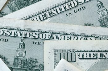 Dólar encerra em queda de 0,58%, cotado a R$ 5,0318 6 Dólar fecha em queda após avanço nas negociações entre EUA e Irã, e inflação PCE abaixo do esperado