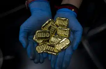 Ouro encerra em queda de 0,9%, cotado a US$ 4.686,70 por onça-troy 10 Ouro fecha em queda com impasse entre EUA e Irã e inflação nos EUA no radar - Times Brasil