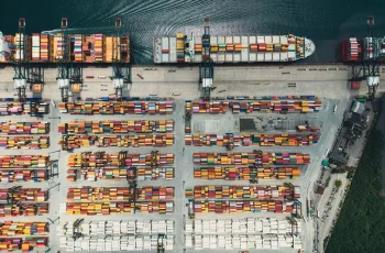 Superávit da balança comercial brasileira atinge US$ 4,2 bilhões em fevereiro, segundo o MDIC 4 Ícone de sino para notificações