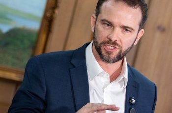 Ministro da Fazenda afirma que subvenção ao diesel dependerá da variação do preço do petróleo Brent nos próximos dias 3 Exclusivo: Governo deverá fazer subvenção ao diesel na próxima semana, diz Durigan | Brasil