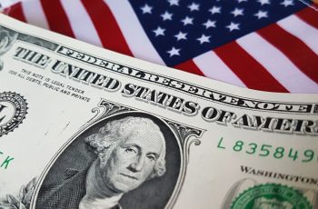 Dólar fecha em alta: O que isso significa para o consumidor?