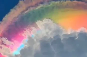 Nuvem arco-íris viraliza na Indonésia com cores vibrantes e explicação científica por trás do fenômeno 4 O que é a ‘nuvem arco-íris’ vista na Indonésia? Entenda a iridescência