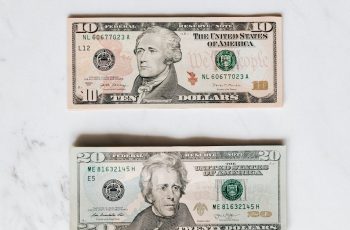 Dólar recua e encerra a R$ 5,01 nesta terça-feira (26) 5 Dólar oscila perto de R$ 5,01 com fluxo comercial