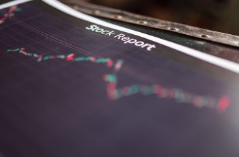 Bolsas europeias abrem estáveis com petróleo abaixo de US$ 100