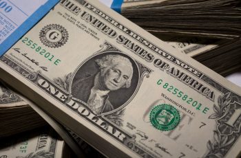 Dólar recua 0,05% e fecha a R$ 5,1749 nesta sexta-feira 6 Dólar opera em alta com exterior e ata do Copom | Finanças
