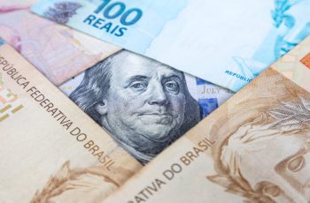 Ibovespa recua 0,7% e fecha a 168.453,93 pontos, renovando mínima desde janeiro 8 Dólar Fecha em Alta no Brasil após Fed Indicar Possível Alta de Juros em 2026