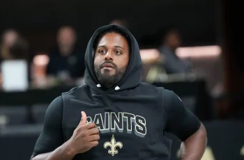 Cam Jordan defende Alvin Kamara após críticas de jornalista sobre futuro no New Orleans Saints 10 Oct 5, 2025; New Orleans, Louisiana, USA; New Orleans Saints defensive end Cameron Jordan (94) warms up prior to the game against the New York Giants at Caesars Superdome. Mandatory Credit: Matthew Hinton-Imagn Images
