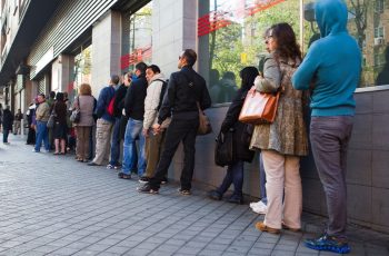 Taxa de desemprego na zona do euro permanece em 6,3% em abril, segundo Eurostat 4 Taxa de desemprego da zona do euro fica em 6,3% em abril, mesma taxa de março | Mundo