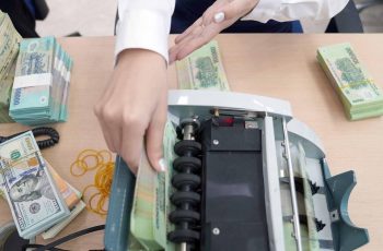 Dólar encerra em alta a R$ 26.394, com ligeira queda na cotação do VND 1 O banco apreendeu mais de mil títulos de propriedade de terras para liquidar dívidas incobráveis.
