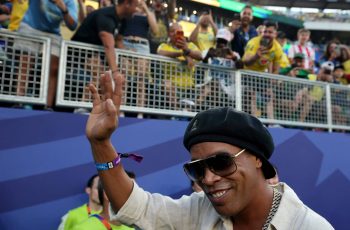 Ronaldinho Gaúcho retorna ao futebol jogando pelo Ravenna, da terceira divisão italiana, aos 46 anos 3 Ronaldinho Gaúcho voltará a jogar em clube italiano - 20/06/2026 - Esporte