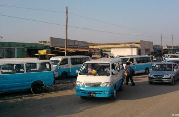 Petróleo em Angola: preço do gasóleo aumenta para 420 kwanzas por litro em meio à retirada de subsídios 4 Angola: Taxistas mantêm tarifa apesar da subida do gasóleo