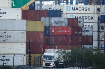 Balança comercial brasileira registra superávit de US$ 3,247 bilhões na primeira semana de junho, segundo MDIC 4 Balança comercial tem superávit de US$ 3,247 bilhões na 1ª semana de junho