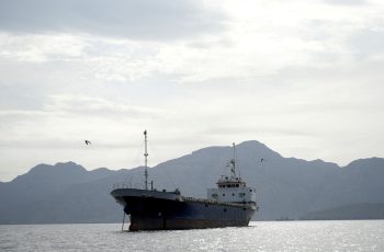 Petróleo tipo Brent fecha em queda de 4,33%, cotado a US$ 73,74 por barril 6 Petróleo reage bem ao acordo de paz, mas especialistas pedem cautela