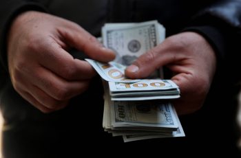 Dólar recua 0,47% e fecha a R$ 5,144 na venda 6 Dólar hoje cai ante o real com atenções voltadas para negociações entre EUA e Irã