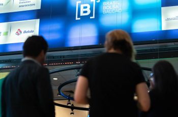 Taxa de desemprego atinge 5,4%, o menor patamar desde 2012, segundo IBGE 10 Ibovespa futuro avança após menor taxa de desemprego da história e novo plano de negócios da Petrobras (PETR4)