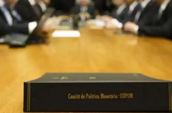 Mercado financeiro hoje reage à guerra comercial de Trump com a China; ata do Copom revela os próximos passos do BC