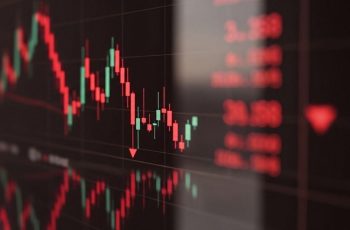 Taxa Selic é cortada para 14,25% ao ano pelo Copom, com adiamento da meta de inflação para 2028 6 O dólar terminou a R$ 5,16, com valorização de 2,04% na semana (Imagem: Shutterstock)