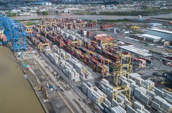 Balança comercial brasileira registra superávit de US$ 7,823 bilhões em maio, segundo Secex/MDIC 6 Balança comercial brasileira registra superávit de US$ 7,8 bi em maio; vendas aos EUA caem 14%